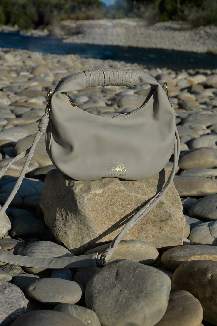Sienna Crossbody Handtasche aus recyceltem veganem Material in Soft Grey