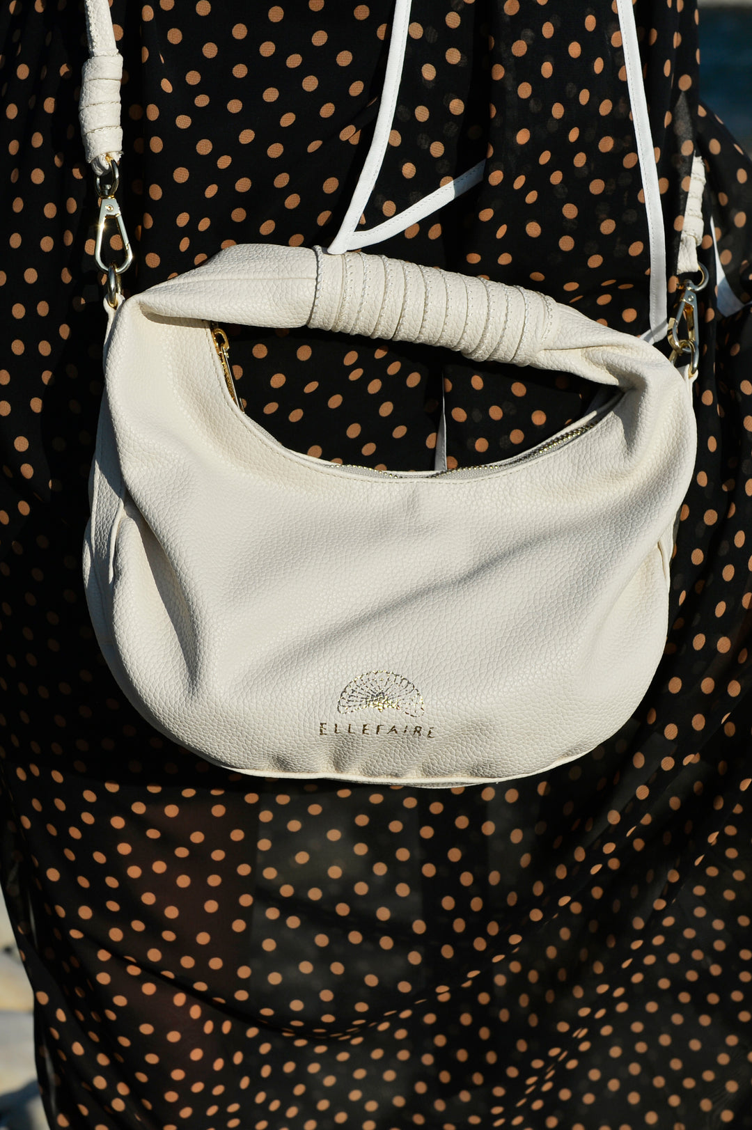 Sienna Crossbody Handtasche aus recyceltem veganem Material in Crema