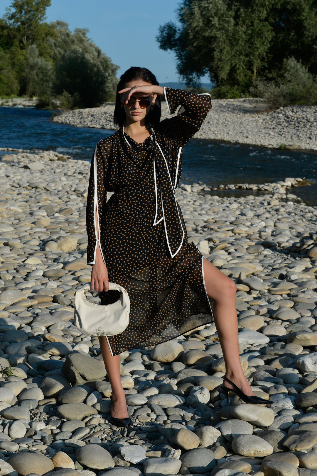 Sienna Crossbody Handtasche aus recyceltem veganem Material in Crema