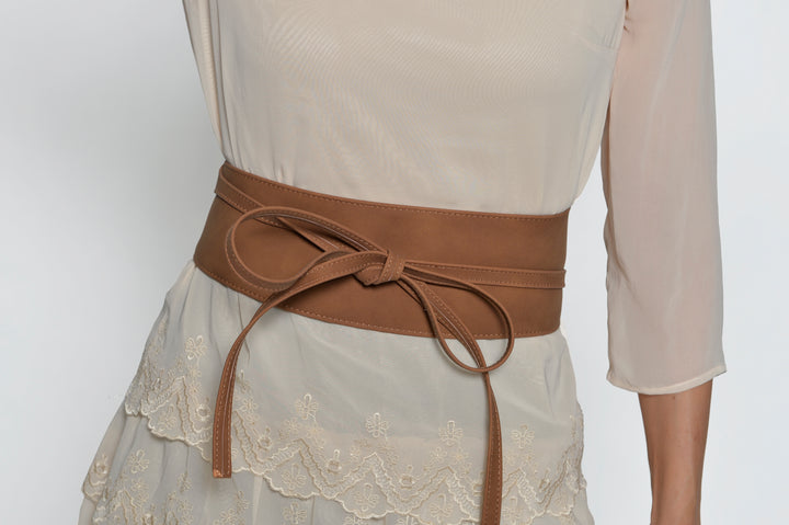 Maila Gürtel aus recyceltem veganem Material in Dark Caramel
