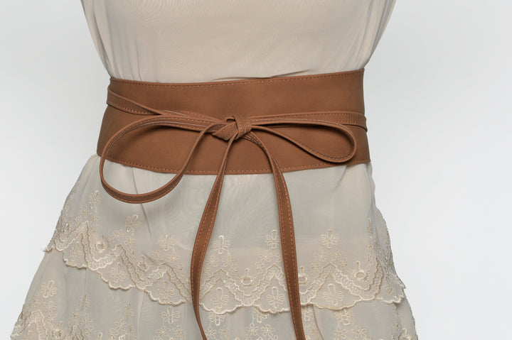 Maila Gürtel aus recyceltem veganem Material in Dark Caramel