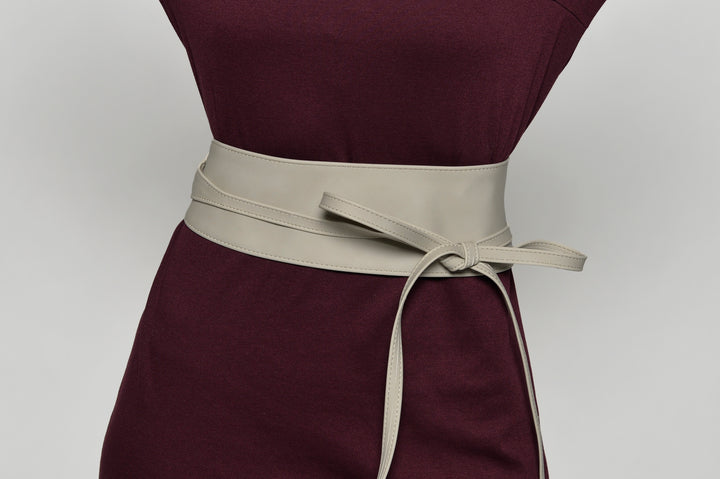 Maila Gürtel aus recyceltem veganem Material in Soft Grey