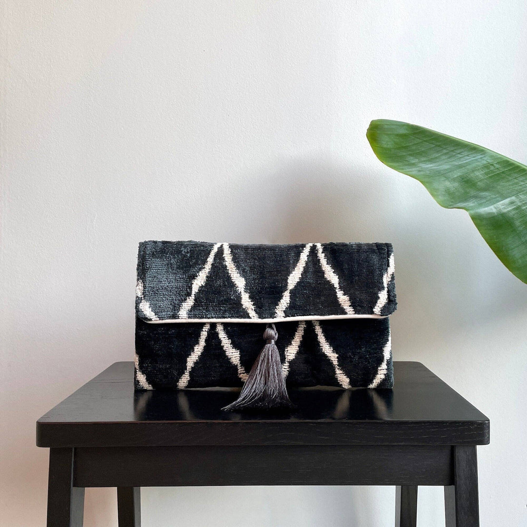 Ikat-Clutch-Tasche Lipari mit Goldkette