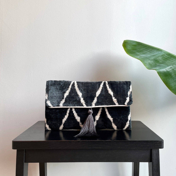 Ikat-Clutch-Tasche Lipari mit Goldkette