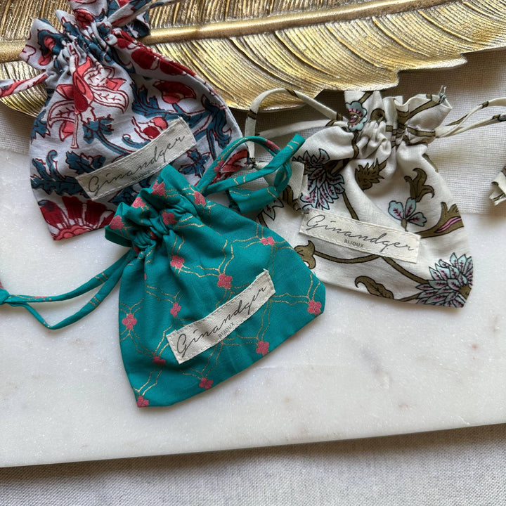 Kamal Verstellbarer Ring Apatit & Rosa Zirkone