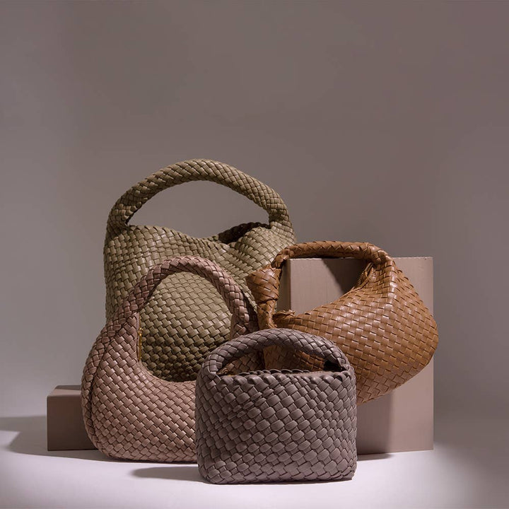 Melie Bianco Johanna große Schultertasche aus recyceltem veganem Material in Moss
