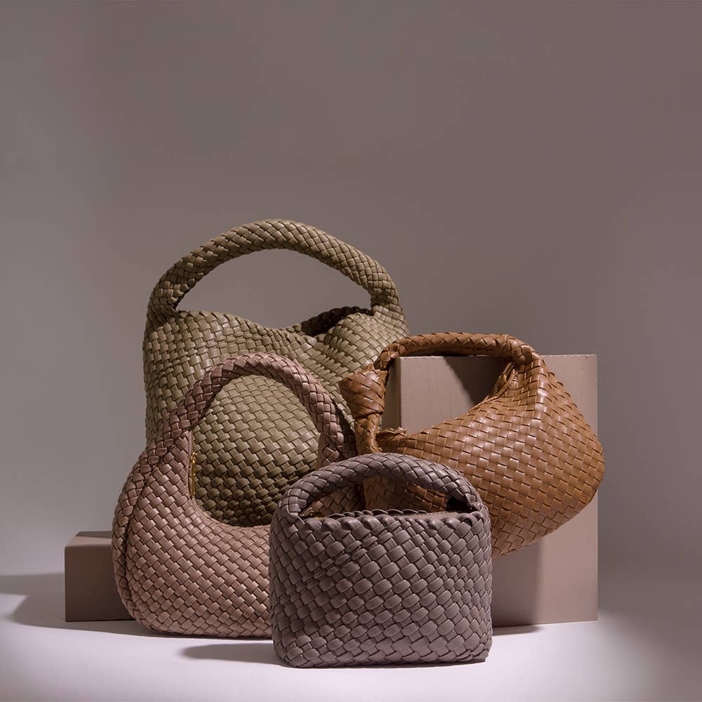 Melie Bianco Johanna große Schultertasche aus recyceltem veganem Material in Blush