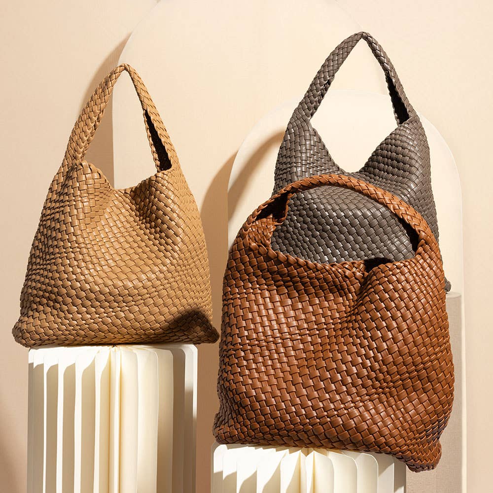 Melie Bianco Johanna große Schultertasche aus recyceltem veganem Material in Nude