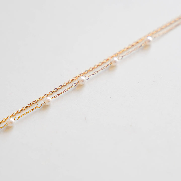 Thin ladies bracelet with white pearls