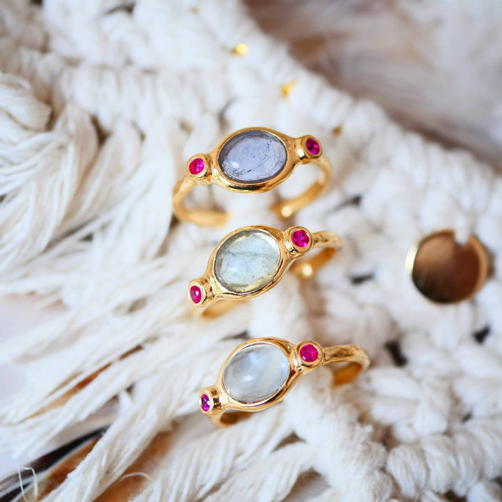 Kamal Verstellbarer Ring Apatit & Rosa Zirkone