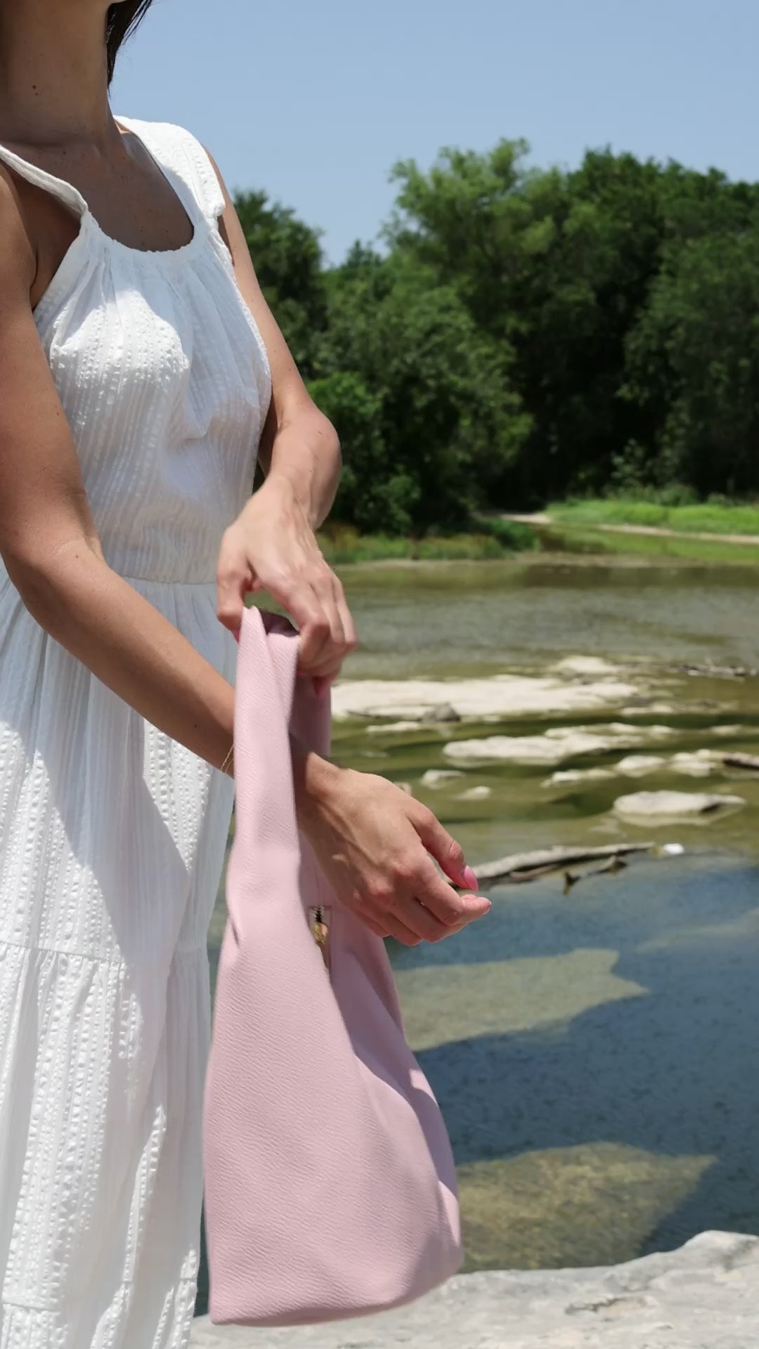 Ava Slouchy shoulder bag made from vegan leather in Antique Rose