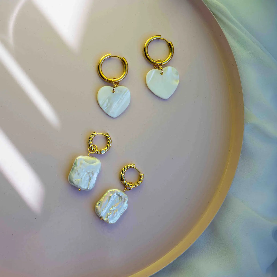 Giulietta Goldene Ohrringe mit Perlmutt Herz