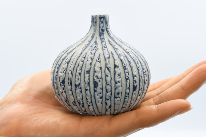 Mini Blue Water Knospenvase aus Porzellankeramik
