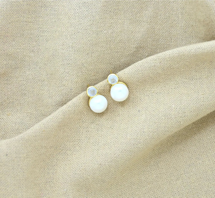 Niedliche Perlen & Lila Jade Ohrringe in Gold