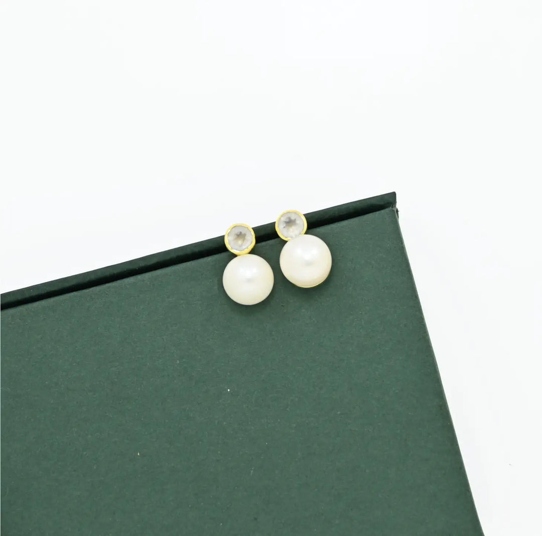 Niedliche Perlen & Lila Jade Ohrringe in Gold