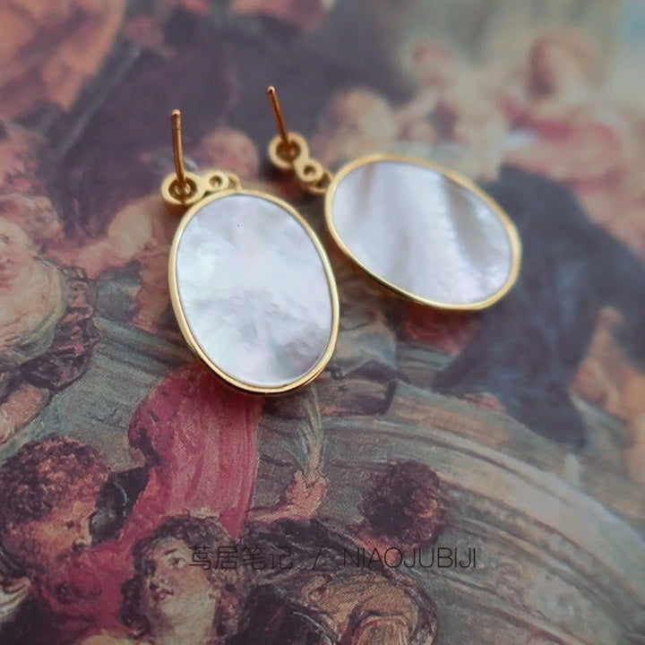 Ohrringe im Vintage-Stil mit Perlmutt-Vermeil-Anhänger