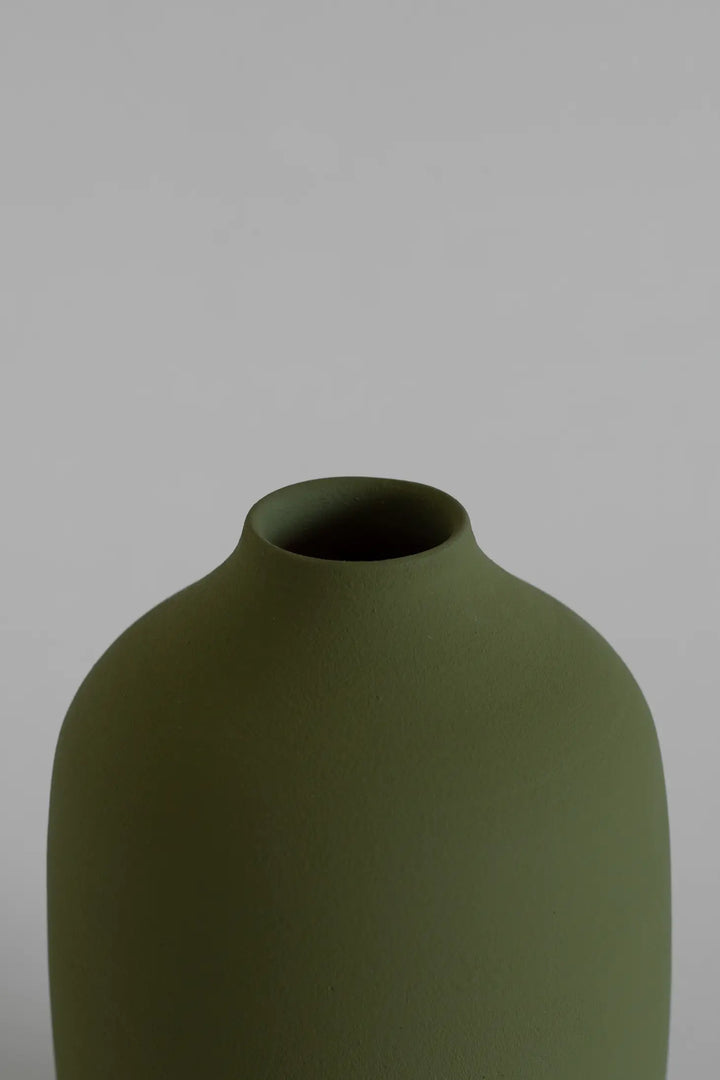 The Island Collection 04 Vase Olivegrün