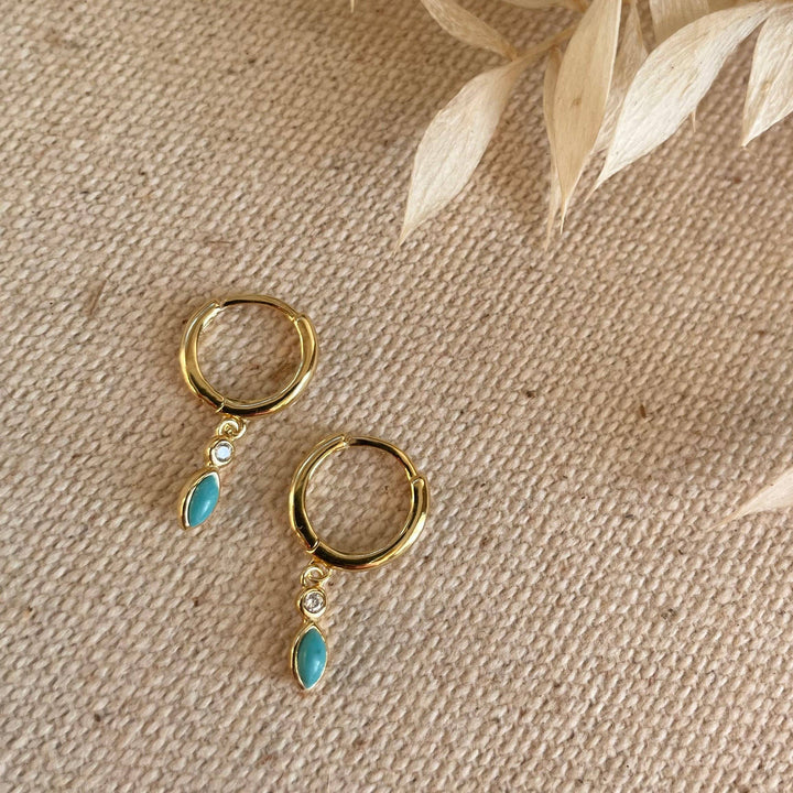 Eva Huggie Hoops in Gold mit Türkis